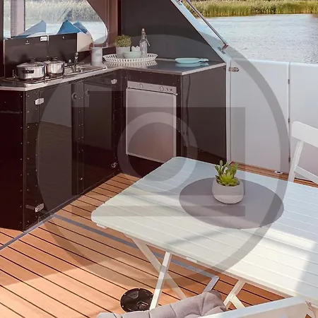 Cozy Ship In Havelsee With Kitchen Botel Milower Land